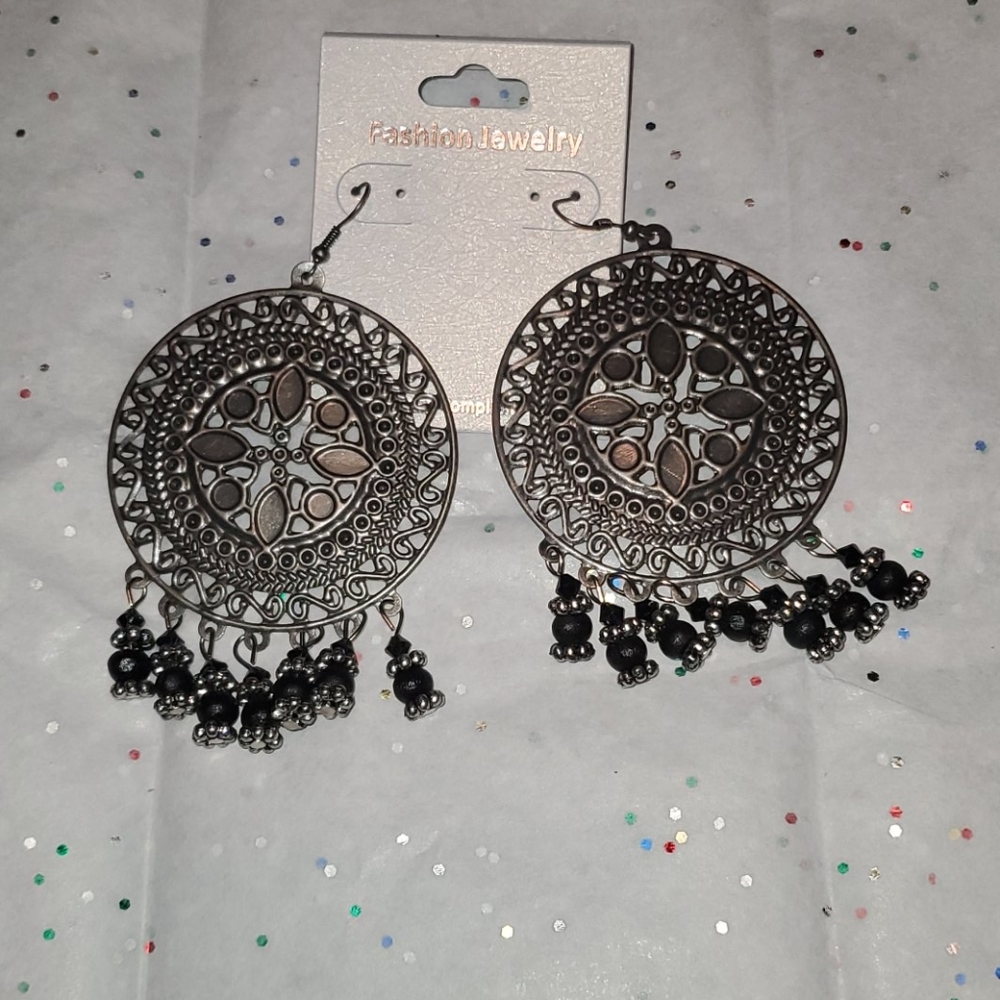 💎 Dark Gray Earrings - Costume Jewelry